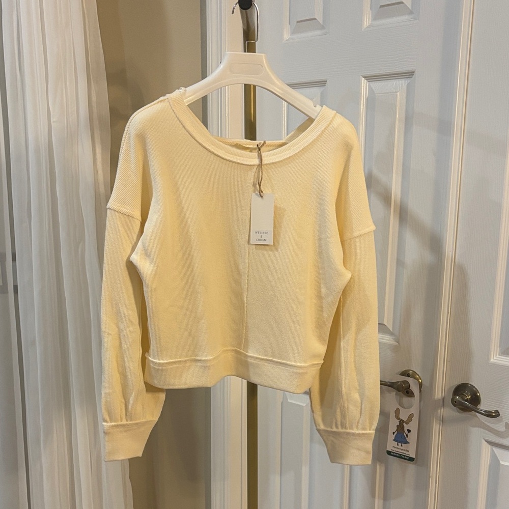 NEW Very J New In Women's Cream Sweater Sz Small